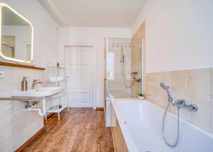 Zentrale Und Ruhige Lage - Nahe Zentrum Und Bahnhof - Parkplatz Apartment *